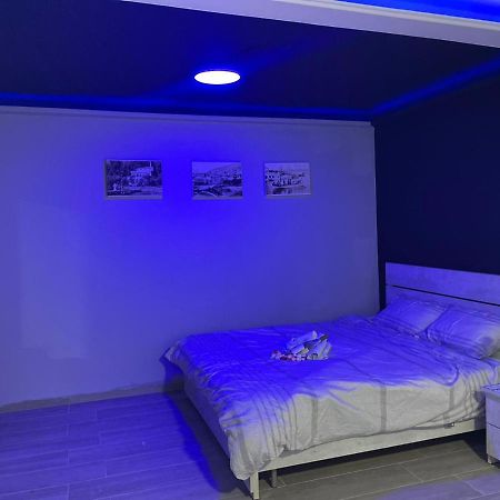 חדרי לייבל Label Rooms Blue & Red ทิเบเรียส ภายนอก รูปภาพ