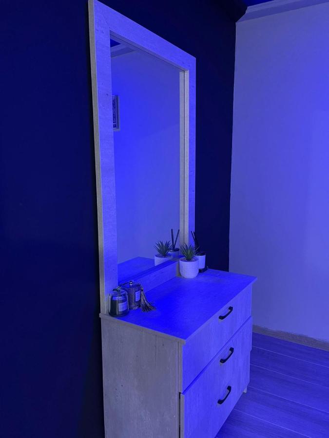חדרי לייבל Label Rooms Blue & Red ทิเบเรียส ภายนอก รูปภาพ