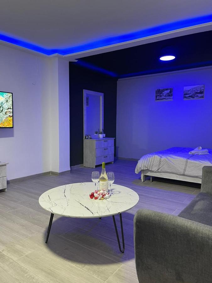 חדרי לייבל Label Rooms Blue & Red ทิเบเรียส ภายนอก รูปภาพ