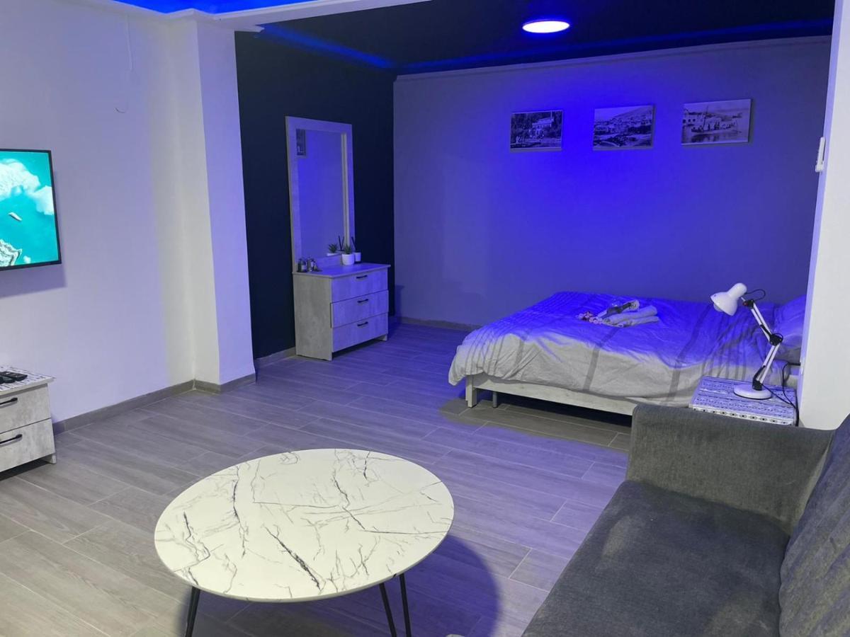 חדרי לייבל Label Rooms Blue & Red ทิเบเรียส ภายนอก รูปภาพ